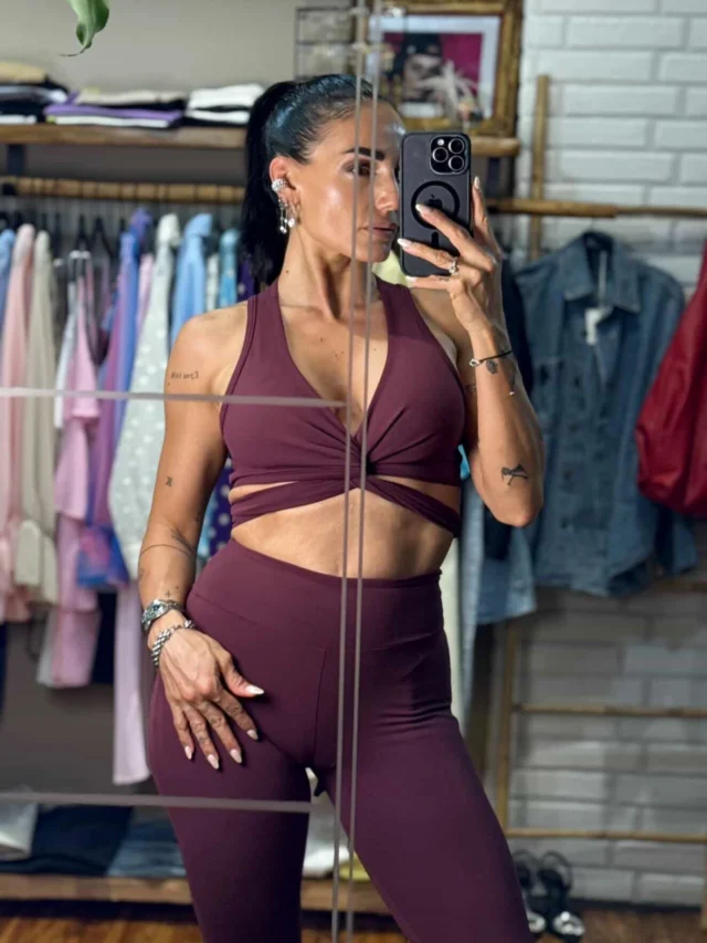 Active set in wine 🍷
•
•
#wanderlust #athleisure #ootd #summer #outfittoday
